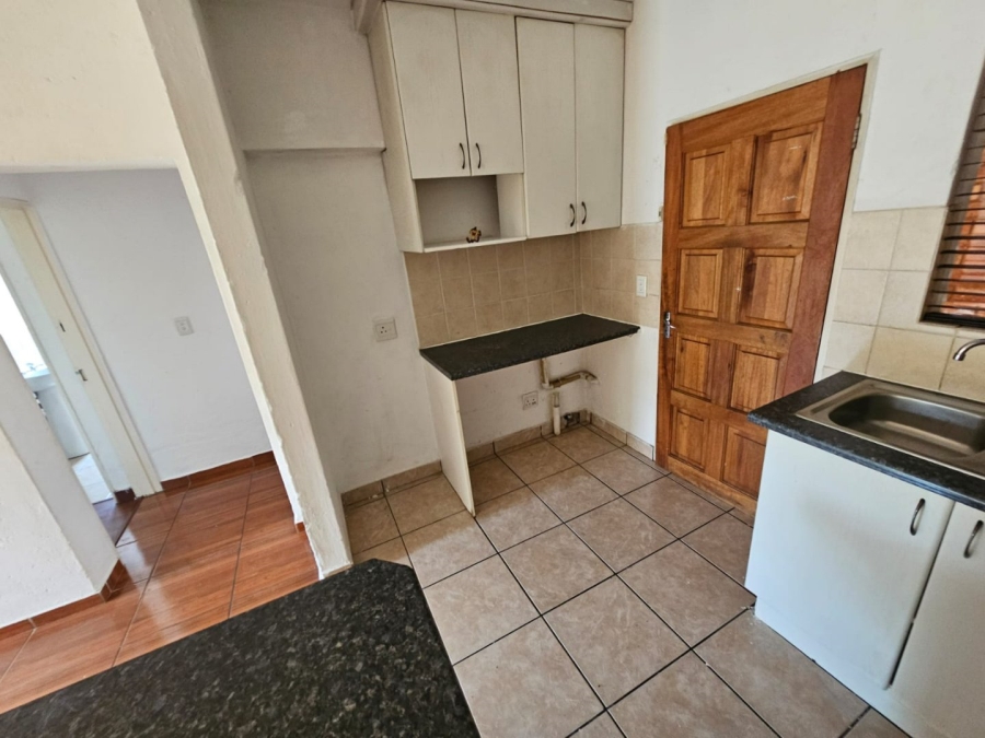 To Let 2 Bedroom Property for Rent in Heuwelsig Estate Gauteng