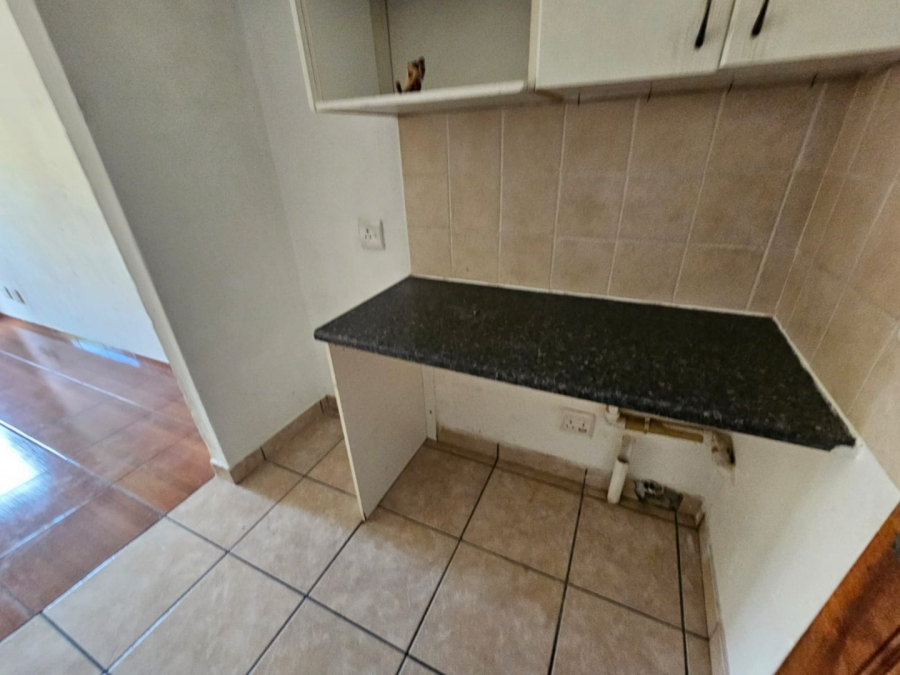 To Let 2 Bedroom Property for Rent in Heuwelsig Estate Gauteng