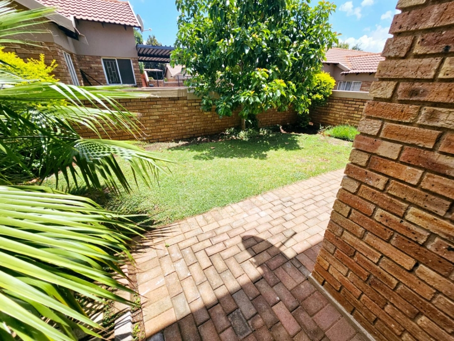 To Let 2 Bedroom Property for Rent in Heuwelsig Estate Gauteng