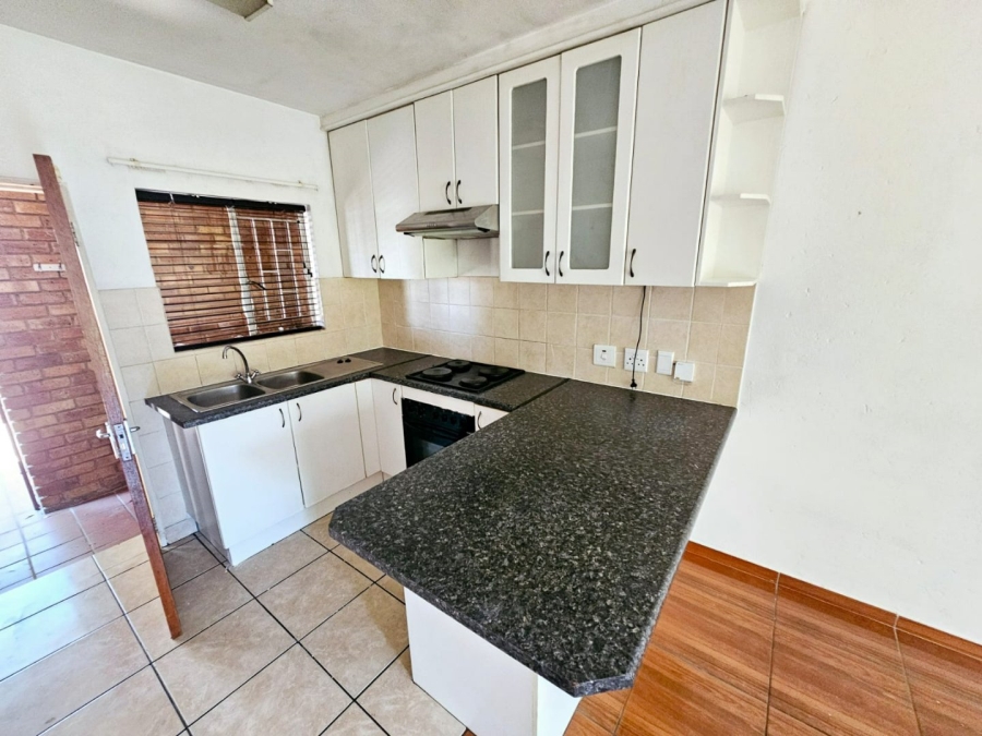 To Let 2 Bedroom Property for Rent in Heuwelsig Estate Gauteng