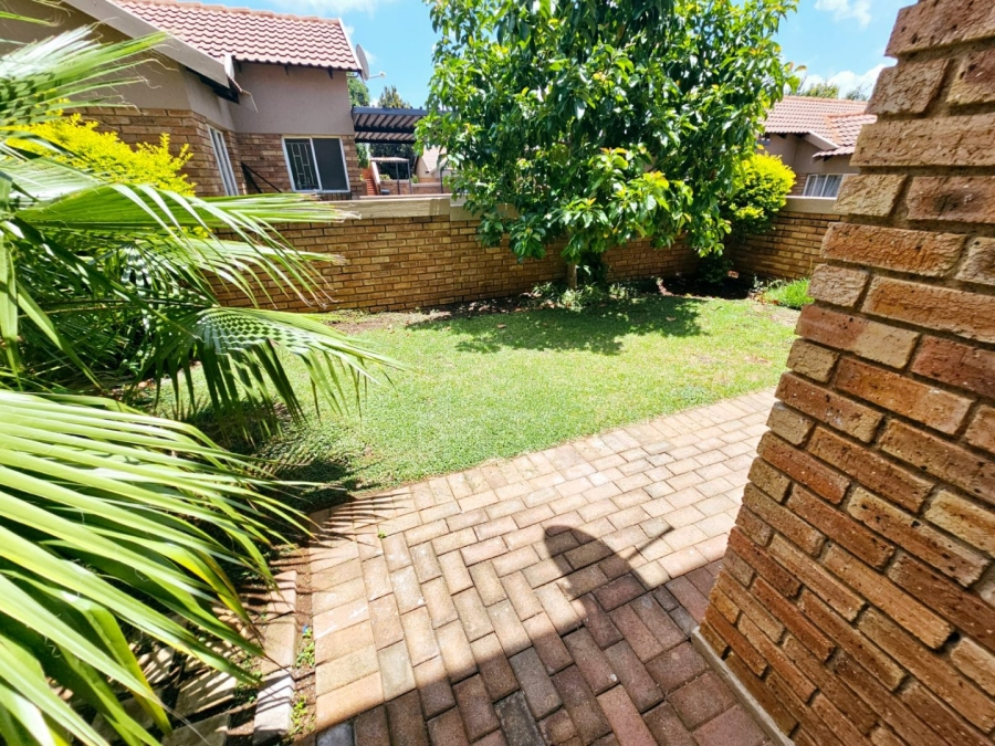 To Let 2 Bedroom Property for Rent in Heuwelsig Estate Gauteng