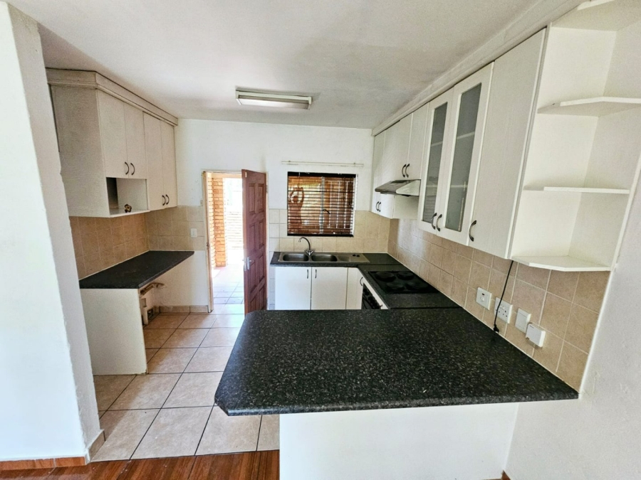 To Let 2 Bedroom Property for Rent in Heuwelsig Estate Gauteng