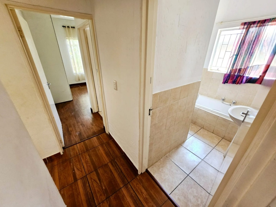 To Let 2 Bedroom Property for Rent in Heuwelsig Estate Gauteng