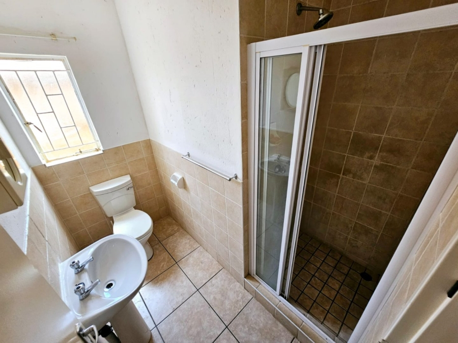 To Let 2 Bedroom Property for Rent in Heuwelsig Estate Gauteng