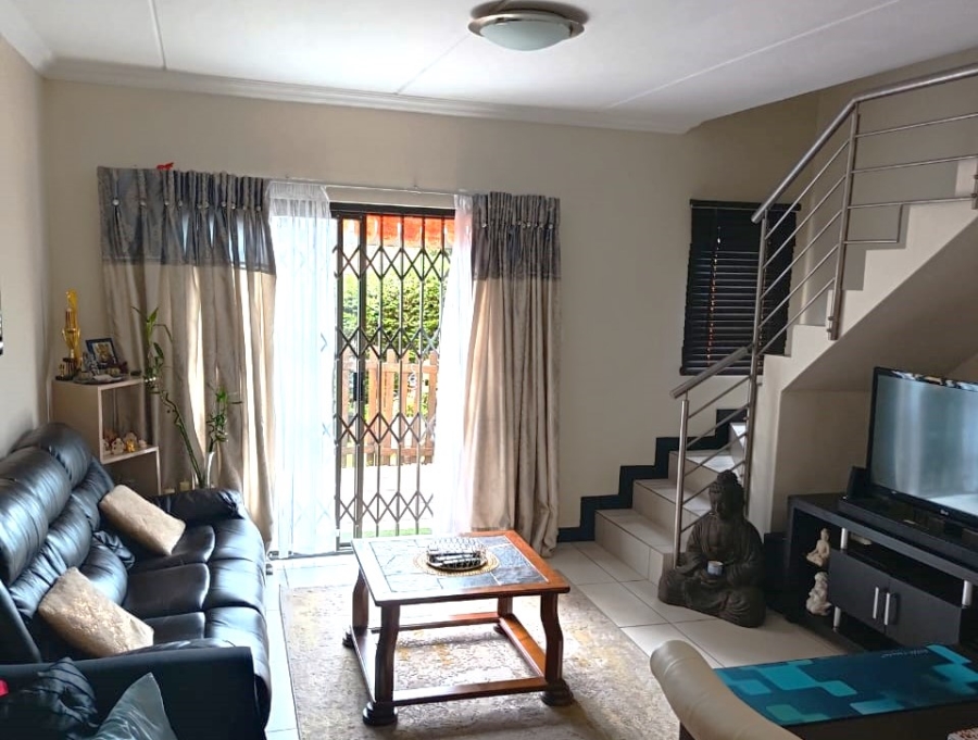 2 Bedroom Property for Sale in Rooihuiskraal North Gauteng