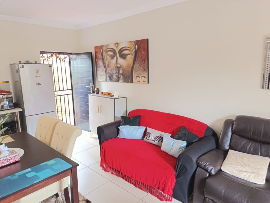 2 Bedroom Property for Sale in Rooihuiskraal North Gauteng
