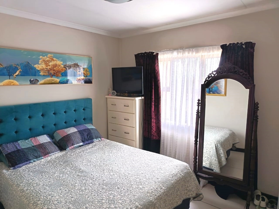 2 Bedroom Property for Sale in Rooihuiskraal North Gauteng