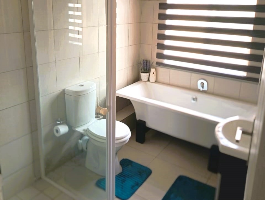 2 Bedroom Property for Sale in Rooihuiskraal North Gauteng