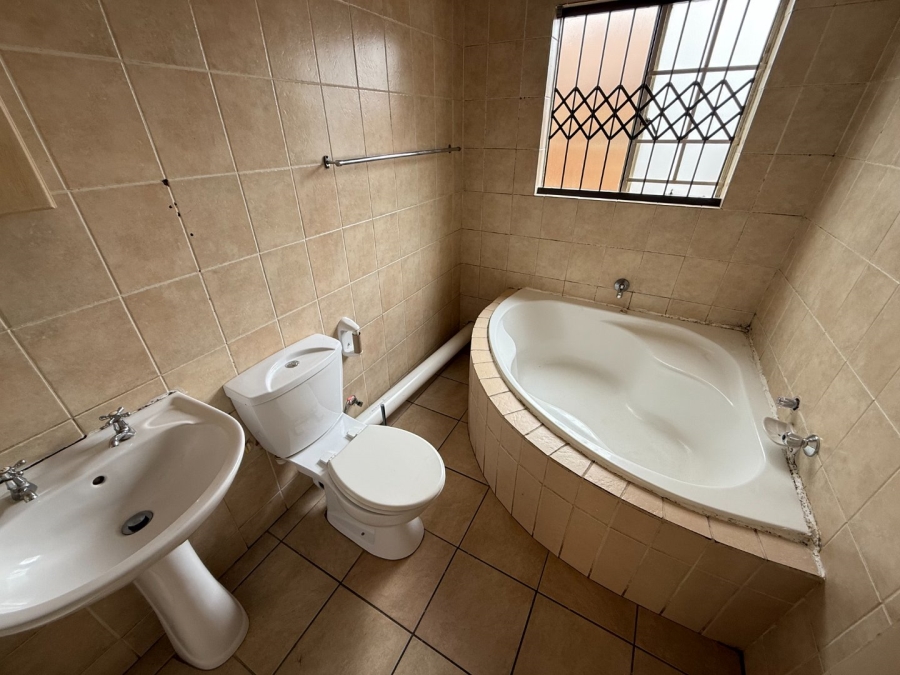 3 Bedroom Property for Sale in Rooihuiskraal Gauteng