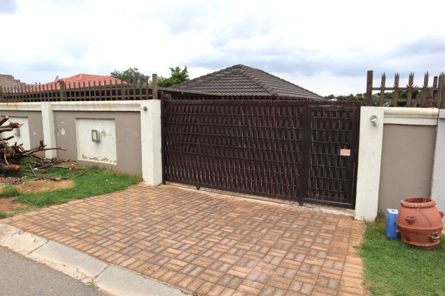 3 Bedroom Property for Sale in Mindalore Gauteng