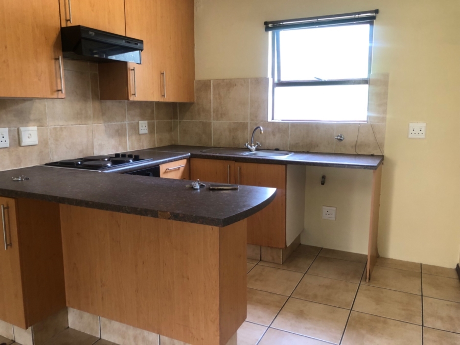 To Let 2 Bedroom Property for Rent in Douglasdale Gauteng