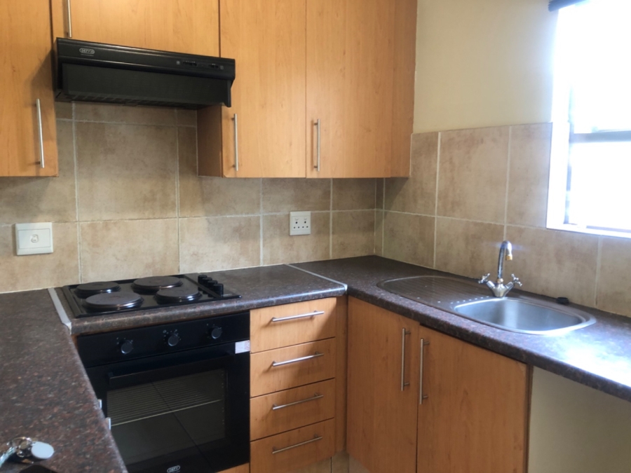 To Let 2 Bedroom Property for Rent in Douglasdale Gauteng