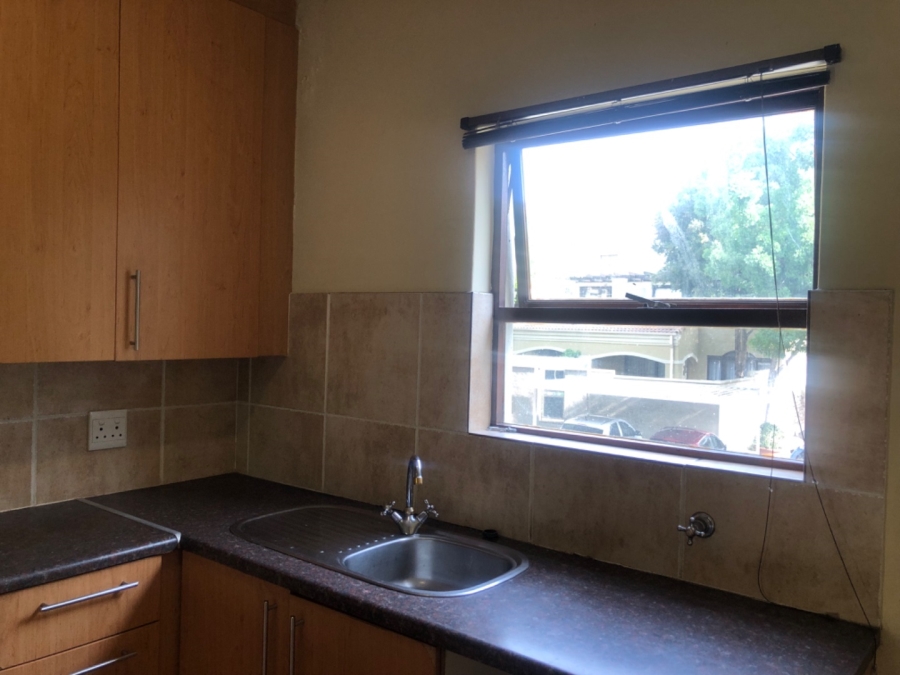 To Let 2 Bedroom Property for Rent in Douglasdale Gauteng