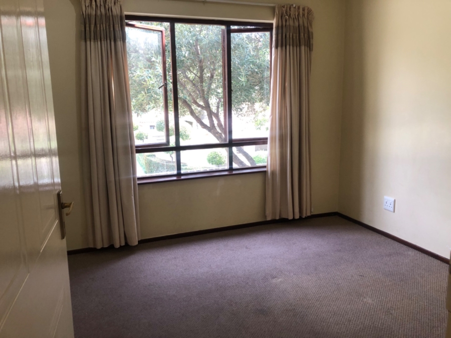 To Let 2 Bedroom Property for Rent in Douglasdale Gauteng