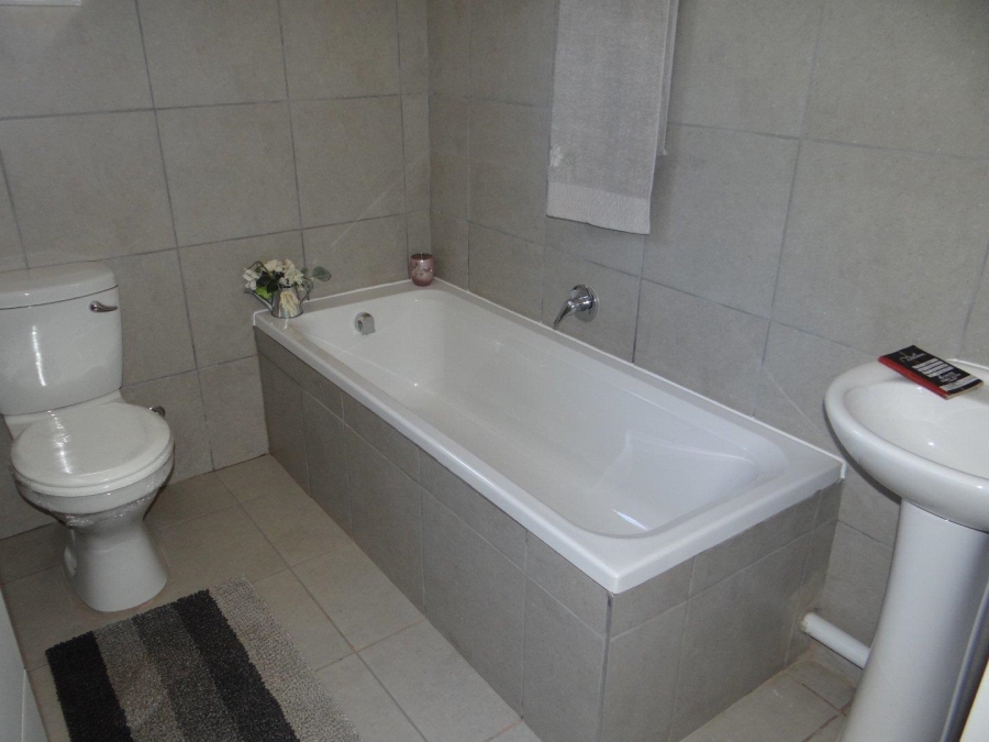 4 Bedroom Property for Sale in Protea Glen Gauteng