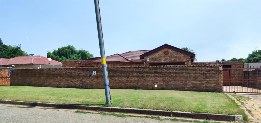 4 Bedroom Property for Sale in Selection Park Gauteng