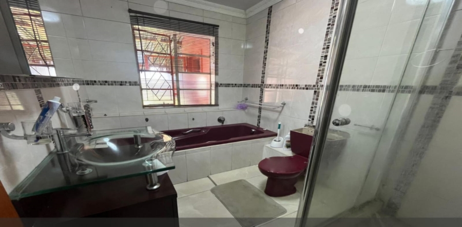 4 Bedroom Property for Sale in Selection Park Gauteng