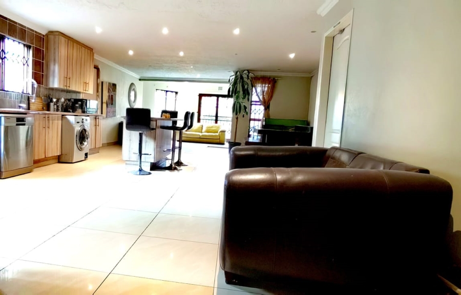 To Let 3 Bedroom Property for Rent in Strubensvallei Gauteng