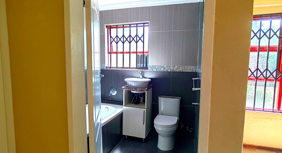 To Let 3 Bedroom Property for Rent in Strubensvallei Gauteng