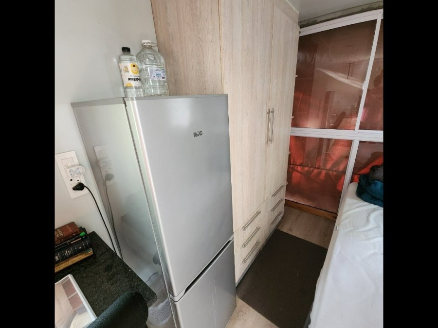 To Let 1 Bedroom Property for Rent in Waverley Gauteng