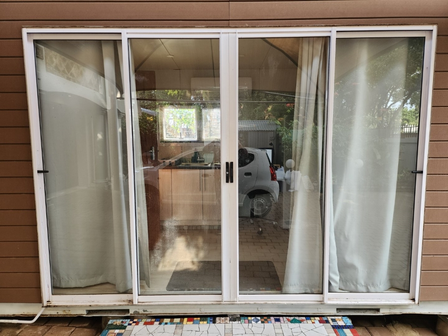 To Let 1 Bedroom Property for Rent in Waverley Gauteng