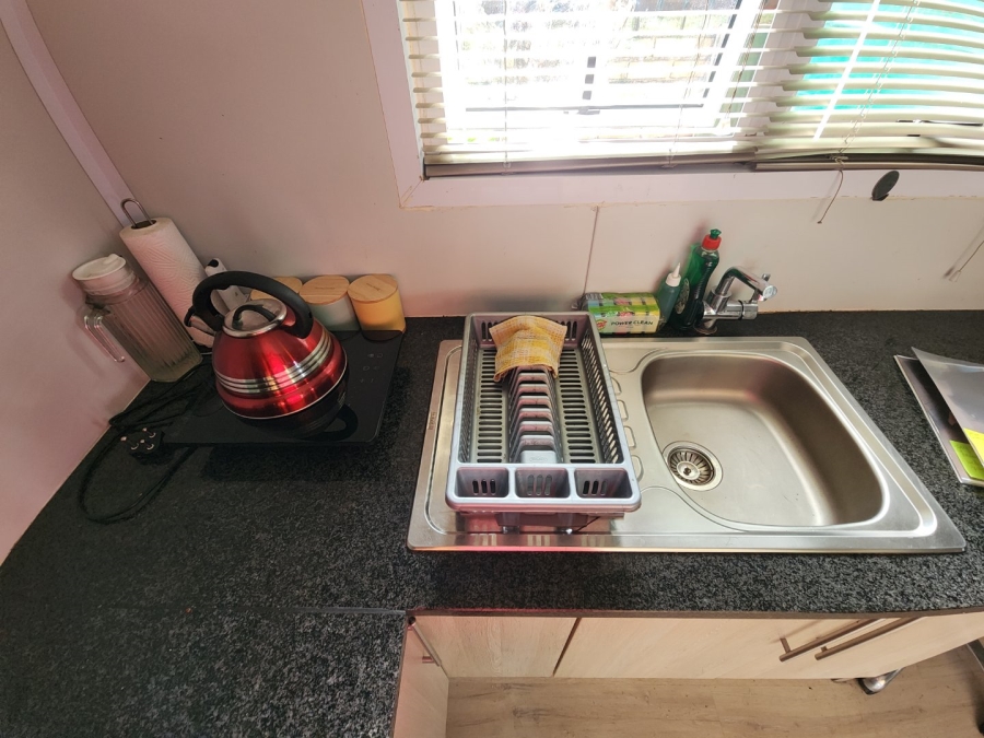 To Let 1 Bedroom Property for Rent in Waverley Gauteng