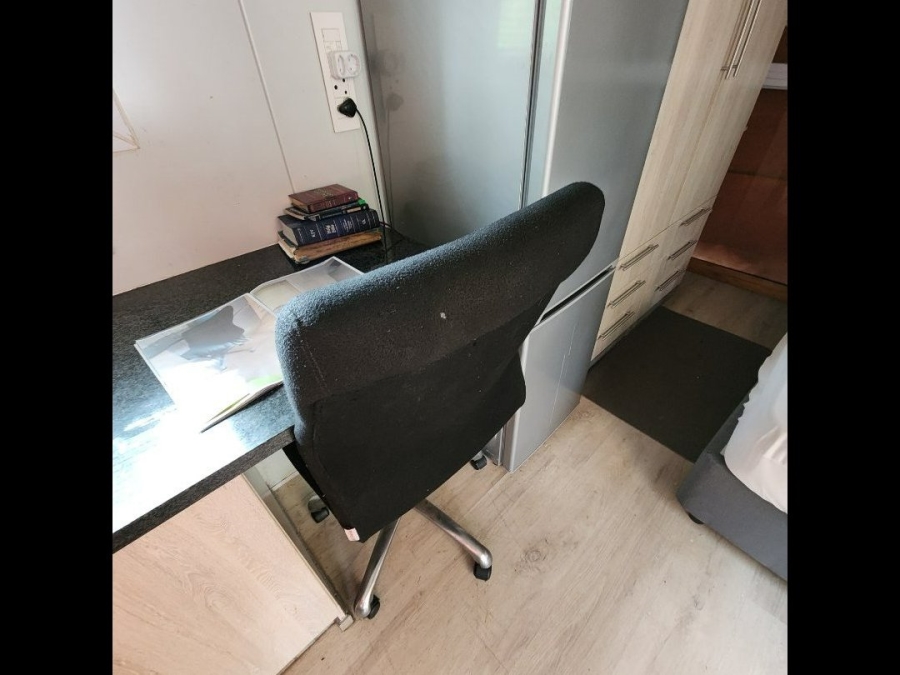 To Let 1 Bedroom Property for Rent in Waverley Gauteng