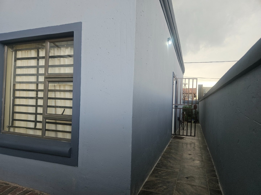 3 Bedroom Property for Sale in Etwatwa Gauteng