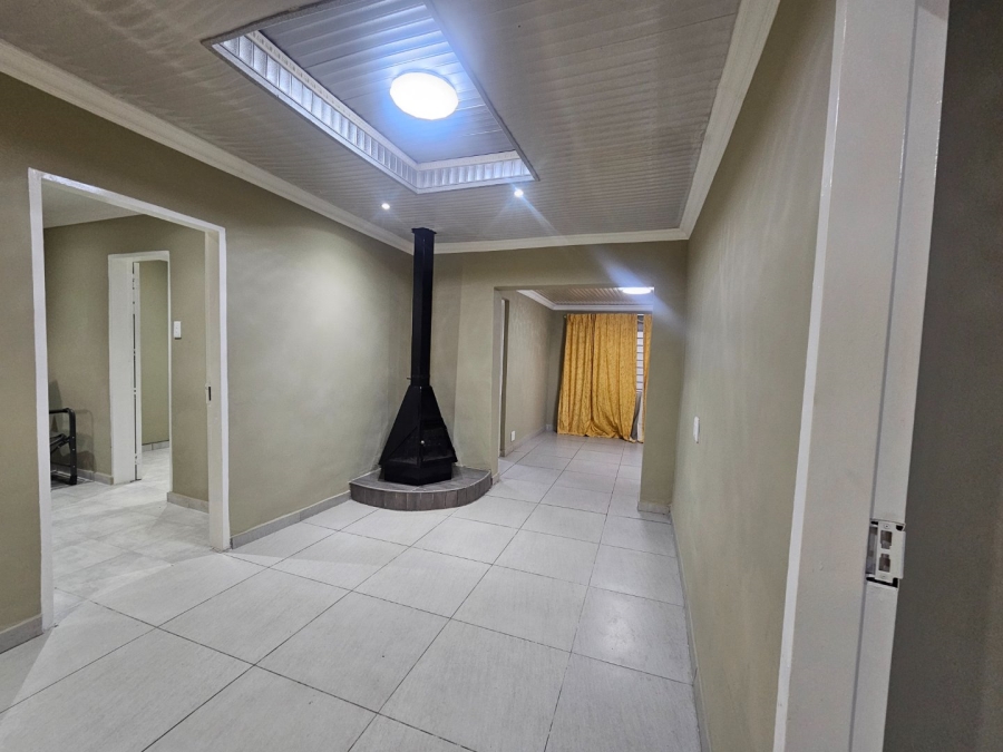 3 Bedroom Property for Sale in Etwatwa Gauteng