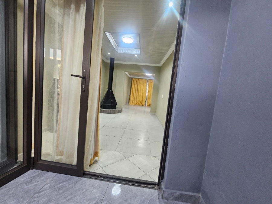 3 Bedroom Property for Sale in Etwatwa Gauteng