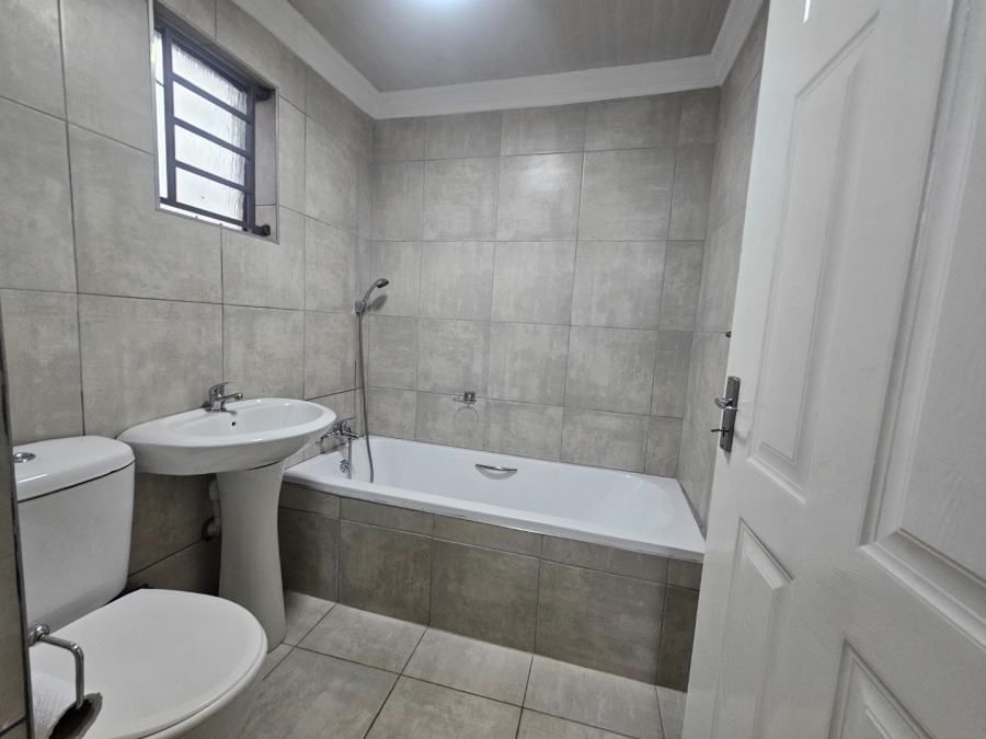 3 Bedroom Property for Sale in Etwatwa Gauteng