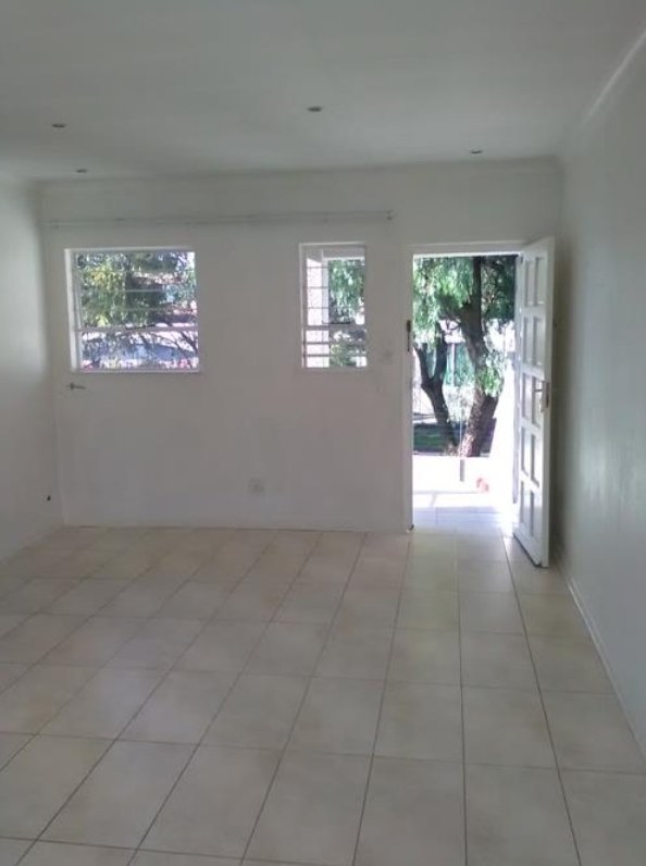 To Let 2 Bedroom Property for Rent in Fairland Gauteng
