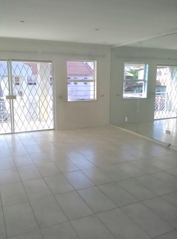 To Let 2 Bedroom Property for Rent in Fairland Gauteng