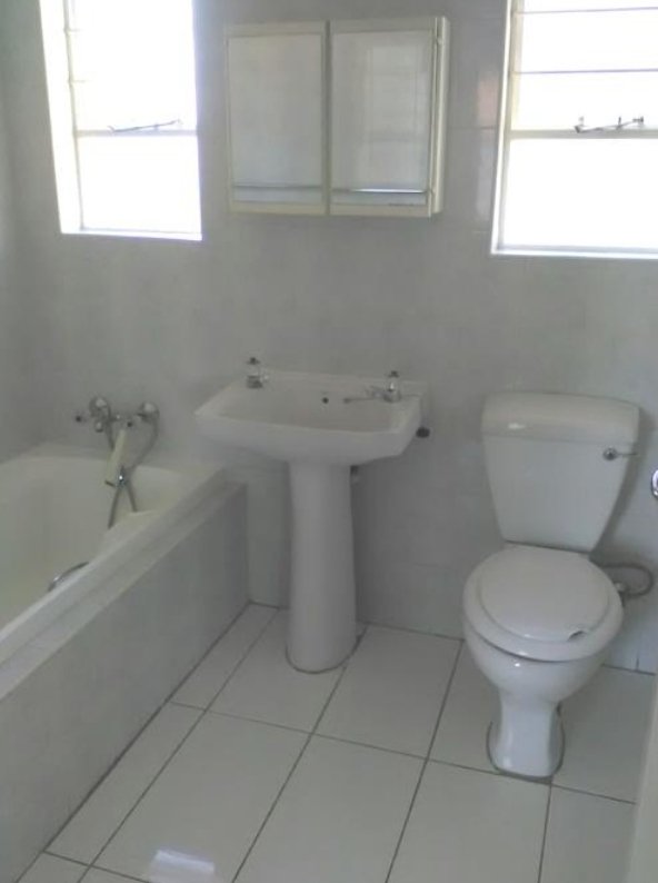 To Let 2 Bedroom Property for Rent in Fairland Gauteng