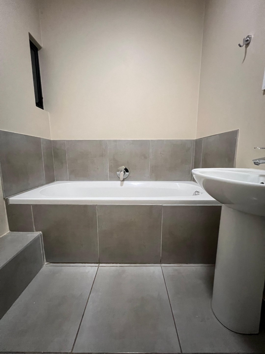 2 Bedroom Property for Sale in Waterfall Ridge Gauteng