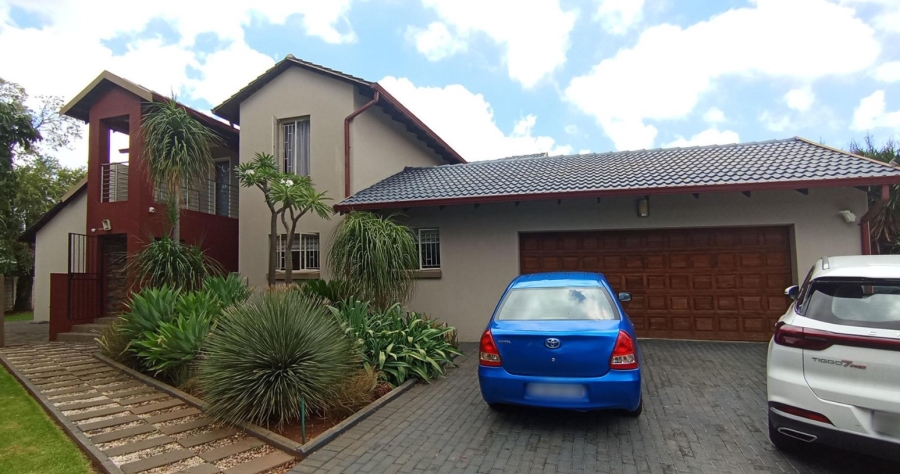 5 Bedroom Property for Sale in Rooihuiskraal North Gauteng