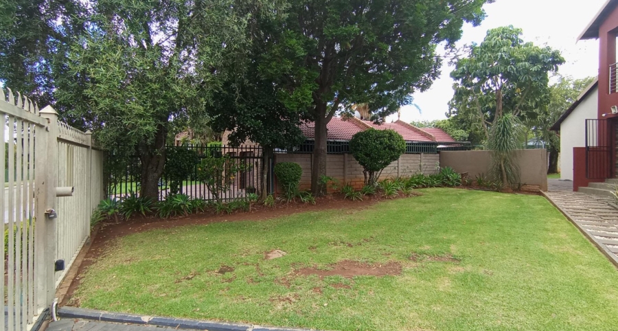 5 Bedroom Property for Sale in Rooihuiskraal North Gauteng