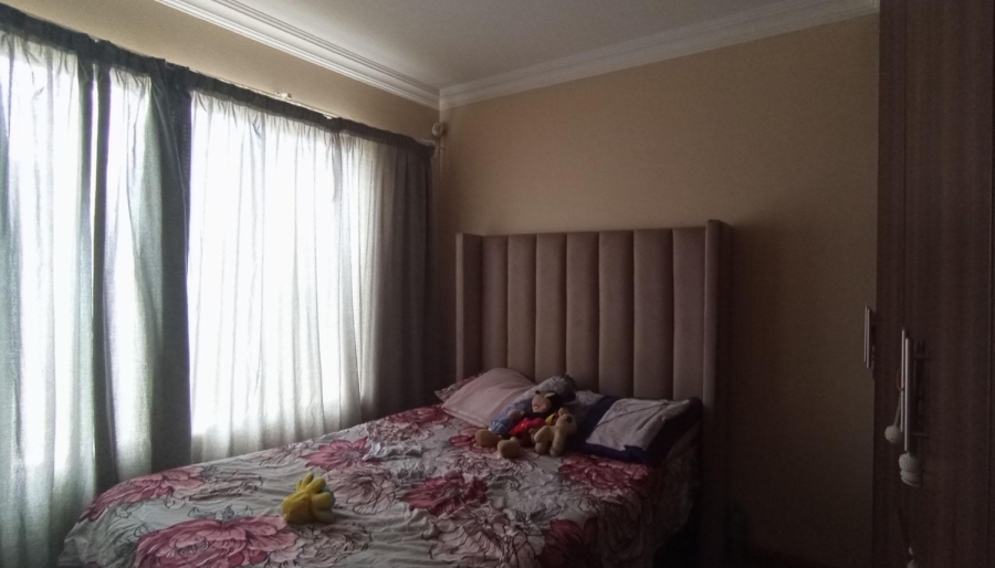 5 Bedroom Property for Sale in Rooihuiskraal North Gauteng