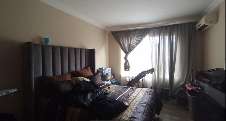 5 Bedroom Property for Sale in Rooihuiskraal North Gauteng