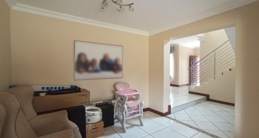 5 Bedroom Property for Sale in Rooihuiskraal North Gauteng