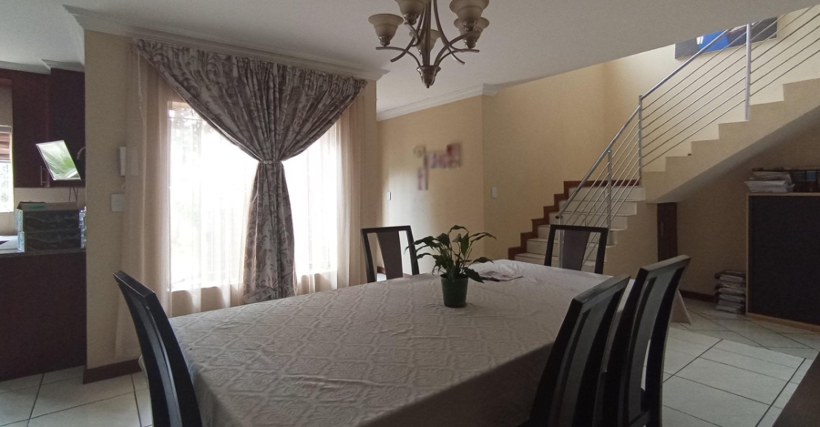 5 Bedroom Property for Sale in Rooihuiskraal North Gauteng