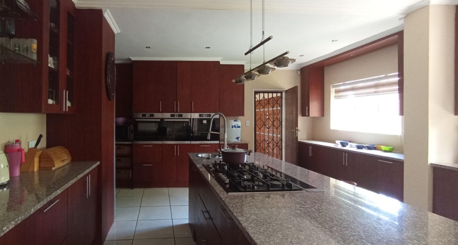 5 Bedroom Property for Sale in Rooihuiskraal North Gauteng