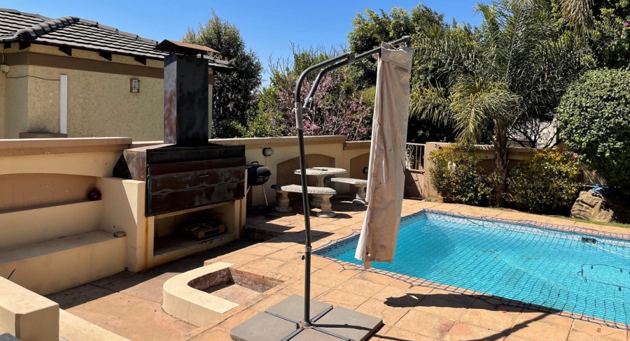 6 Bedroom Property for Sale in Blue Valley Golf Estate Gauteng