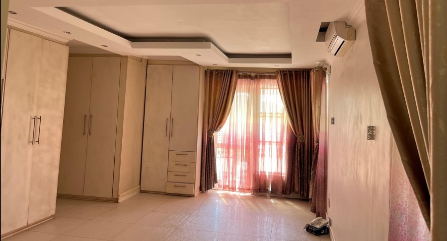 6 Bedroom Property for Sale in Blue Valley Golf Estate Gauteng