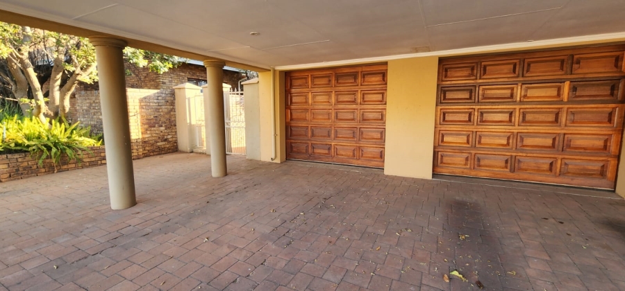 To Let 4 Bedroom Property for Rent in Eldoraigne Gauteng