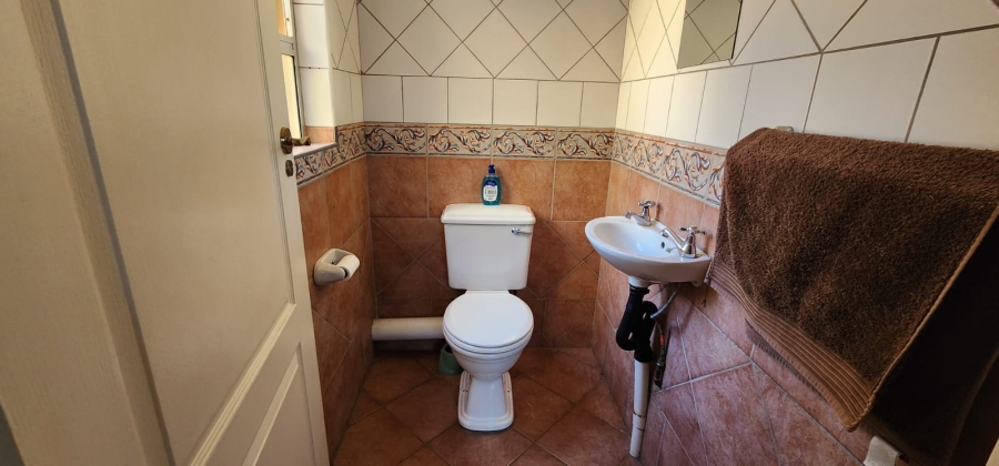 To Let 4 Bedroom Property for Rent in Eldoraigne Gauteng