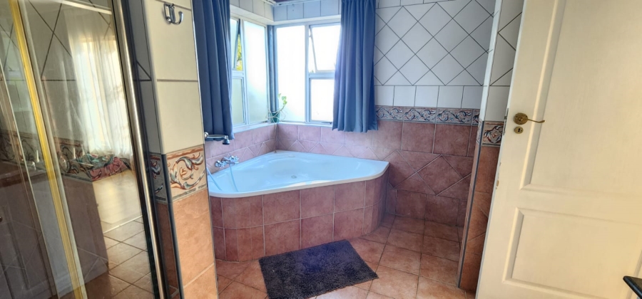 To Let 4 Bedroom Property for Rent in Eldoraigne Gauteng