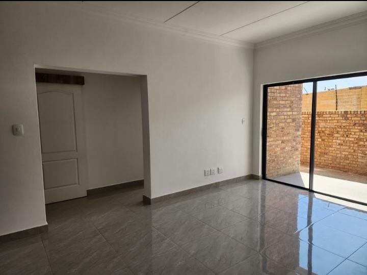 To Let 2 Bedroom Property for Rent in Witfield Gauteng