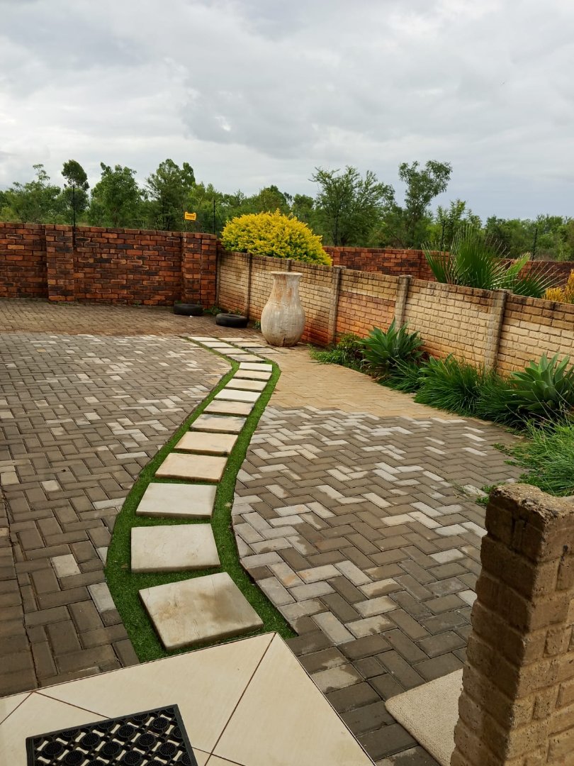 To Let 2 Bedroom Property for Rent in The Orchards Gauteng