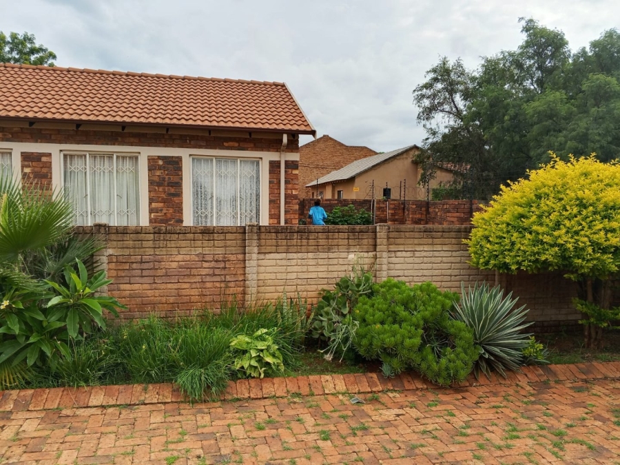 To Let 2 Bedroom Property for Rent in The Orchards Gauteng